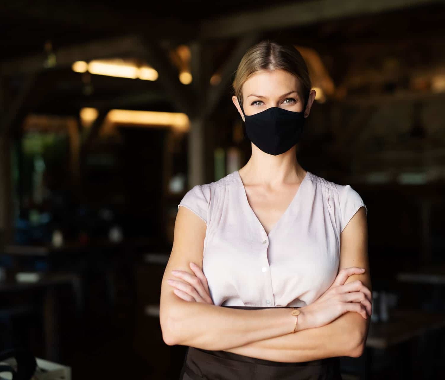 waitress-with-face-mask-standing-indoors-on-terrac-JL8VDF3